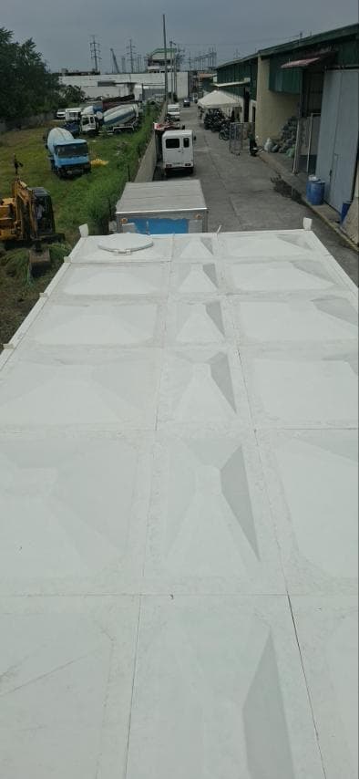 Roof panels and manhole on top of the 105 m³ GRP tank